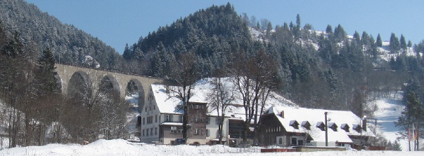 Blick nach Norden zu Ravennabr�cke und Hofgut Sternen im H�llental am 18.3.2010