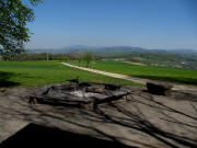 Blick von der Daurh�tte nach Nordosten �ber den Westweg zu Blauen und Ruine R�tteln (rechts) am 28.4.2010