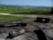 Blick von der Daurh�tte nach Osten �ber den Westweg zur Ruine R�tteln (links) und L�rrach am 28.4.2010