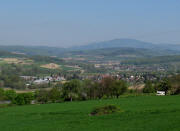 Zwischen Binzen und Autobahn am 28.4.010: Blick nach Norden über Rümmingen und Wittlingen zum Blauen