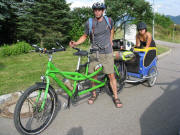 Tandem mit Blindenhund hinten im Anh�nger am 2.7.2010 in Zarten