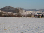 Blick nach Osten auf Achkarren am 4.12.2010 - B�chsenberg links