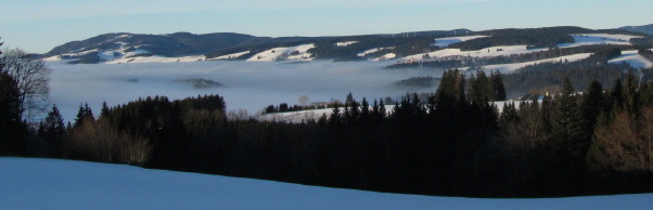 Blick vom Fahrenberg ob Breitnau nach Norden zu St.M�rgen, Fahrenberg und Kandel (von rechts) am 31.12.2010