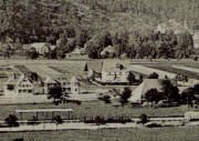 Blick nach Norden �ber die H�llentalbahn (links Bahnsteig�berdachung) um 1910 zum Hummelhof (Giersbergweg) sowie Villenkolonie Dannemann (Ekkebertstrasse)