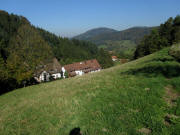 Blick vom Lindenb�hl nach Nordwesten runter �ber den Berggasthof Linde nach Obersexau am 12.9.2006