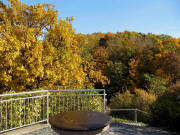 Blick nach Nordosten von "H�he 376 m" bzw. Ludwigsh�he zur Bismarck-S�ule am 29.10.2010