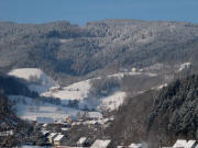 Blick nach Westen über Oberried-Obertal zum Adamweberhof (links) und Berghof (rechts oben) am 16.12.2010