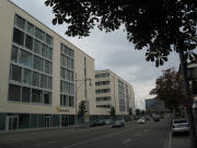 Blick nach Norden zum Senovum links am 1.10.2010 - vorne Strasse, hinten Bahn
