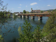Bad S�ckingen am 16.4.2011: Blick nach Norden �ber die Holzbr�cke zum Fridolinsm�nster