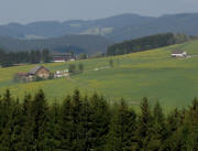 Blick nach Südwesten vom Berghof zu Spitzner-Häusle, Jugendherberge und Stadthof (von links)