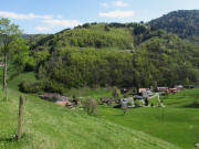 Blick vom Branden nach Norden auf Untere Gasse am 15.4.2011: Lusth�usle am Gegenhang