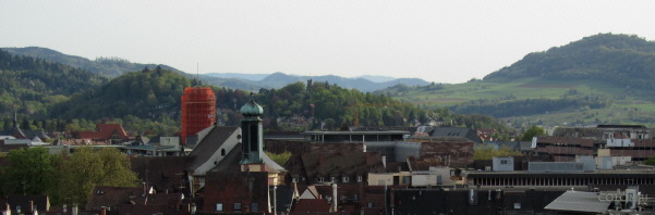 Blick vom Solitaire in Unterlinden am 11.4.2011 nach S�den zum Lorettoberg sowie Sch�nberg (rechts)