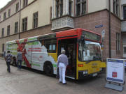 P�cklebus am 13.8.2011: Samstags bis 18.30 Uhr kostenlose Aufbewahrung zum unbelasteten Einkaufen