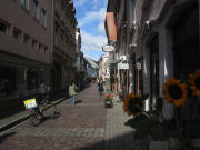 Blick nach Westen in die Schusterstrasse am 9.8.2011 - Morgensonne