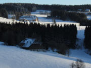    Blick nach Süden über den Wilmenhof (unten) und Christenmartinshof zum Thurner am 3.1.2011
