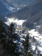 Blick vom Feldberg nach S�den ins Wiesental auf Fahl und Brandenberg (hinten) am 8.2.2011