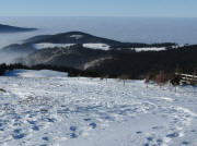 Blick nach Westen vom Feldberggipfel zu Tote Mann und Erlenbacher (links)  am 1.2.2011