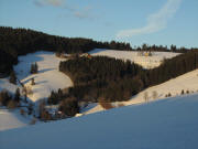 Blick vom Zwerisberg nach Norden zum Kapfenmathishof am 3.1.2011 - Schneiderh�usle oben, Luxhof ganz unten