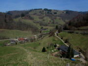 Blick von der Strasse Spielweg-Neuhof nach Westen zur Sonnhalde am 24.3.2011 - oben Mitte der Trupeleshof