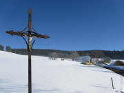 Blick nach Nordosten zum Wei�tannenhof am 1.1.2011 - Wegekreuz