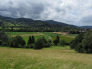 Giersberg am 18.6.2011: Blick nach Westen �ber Sch�lerhaus, SV-Stadion nach Dietenbach (von rechts)