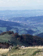 Blick von Tote Mann �ber das Dreisamtal auf Freiburg und Rheintal, dahinter der Kaiserstuhl. 