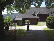 Blick nach S�den zum Linderhof an Fronleichnam 2005 - Altar links