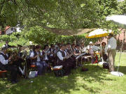 Musikverein Ebnet an Fronleichnam 2005 im Pfarrgarten