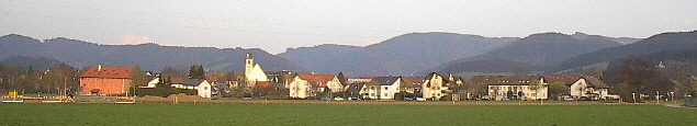 Kirchzarten von S�den an Ostern 2002