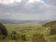 Blick vom Herchersattel über Neuhäuser nach Kirchzarten im April 2002