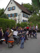 MV Kirchzarten spielt am 23.7.2005 beim Hock - dahinter das Reblitz-Haus